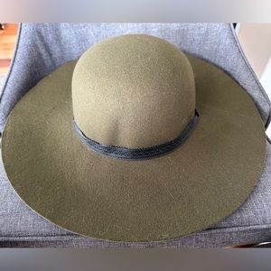 Dark green sun hat